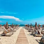 Pineta Apartahotel 4*
