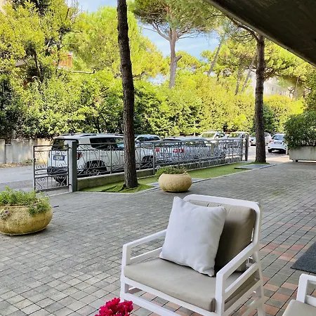 アパートホテル Pineta 2*